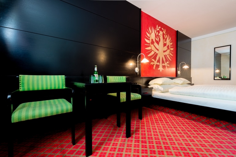 In der Landecker Unterkunft Hotel Schrofenstein bieten Doppelzimmer, den idealen Platz für reisende Paar und Geschäftsreisende mit mehr Platzanspruch.