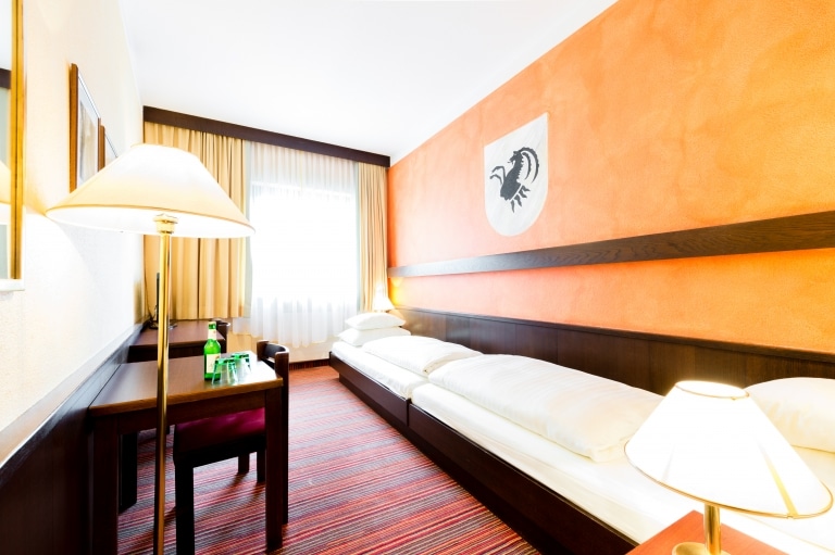 Die Economy Zimmer in der Landecker Unterkunft Hotel Schrofenstein sind ideal für Geschäfts- und Alleinreisende geeignet.