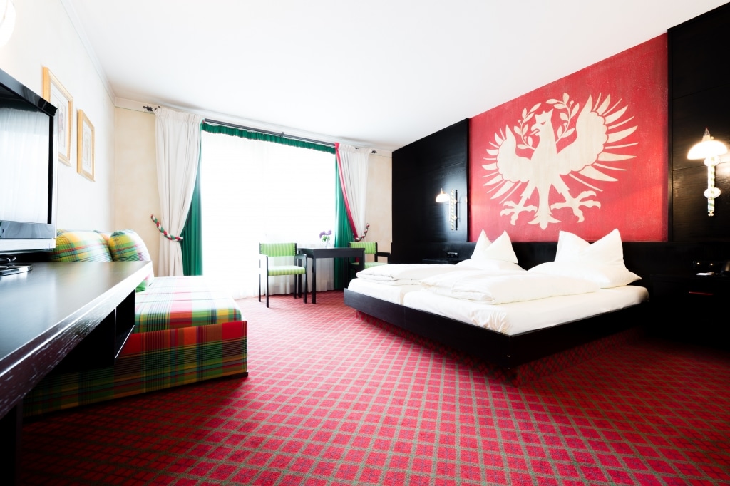 Im Hotel Schrofenstein in Landeck finden sich Komfort Doppelzimmer, die sich ideal für Paare mit mehr Platzanspruch und Familien eignen.