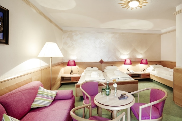 Die Komfort Doppelzimmer Neu im Hotel Schrofenstein in Landeck eignen sich ideal für Familien und gemeinsam reisende Freunde.