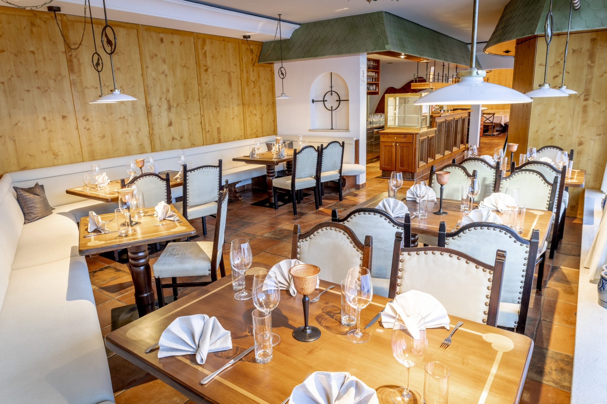 Das Restaurant im Hotel Schrofenstein in Landeck lädt zu klassischen Tiroler Gerichten ein