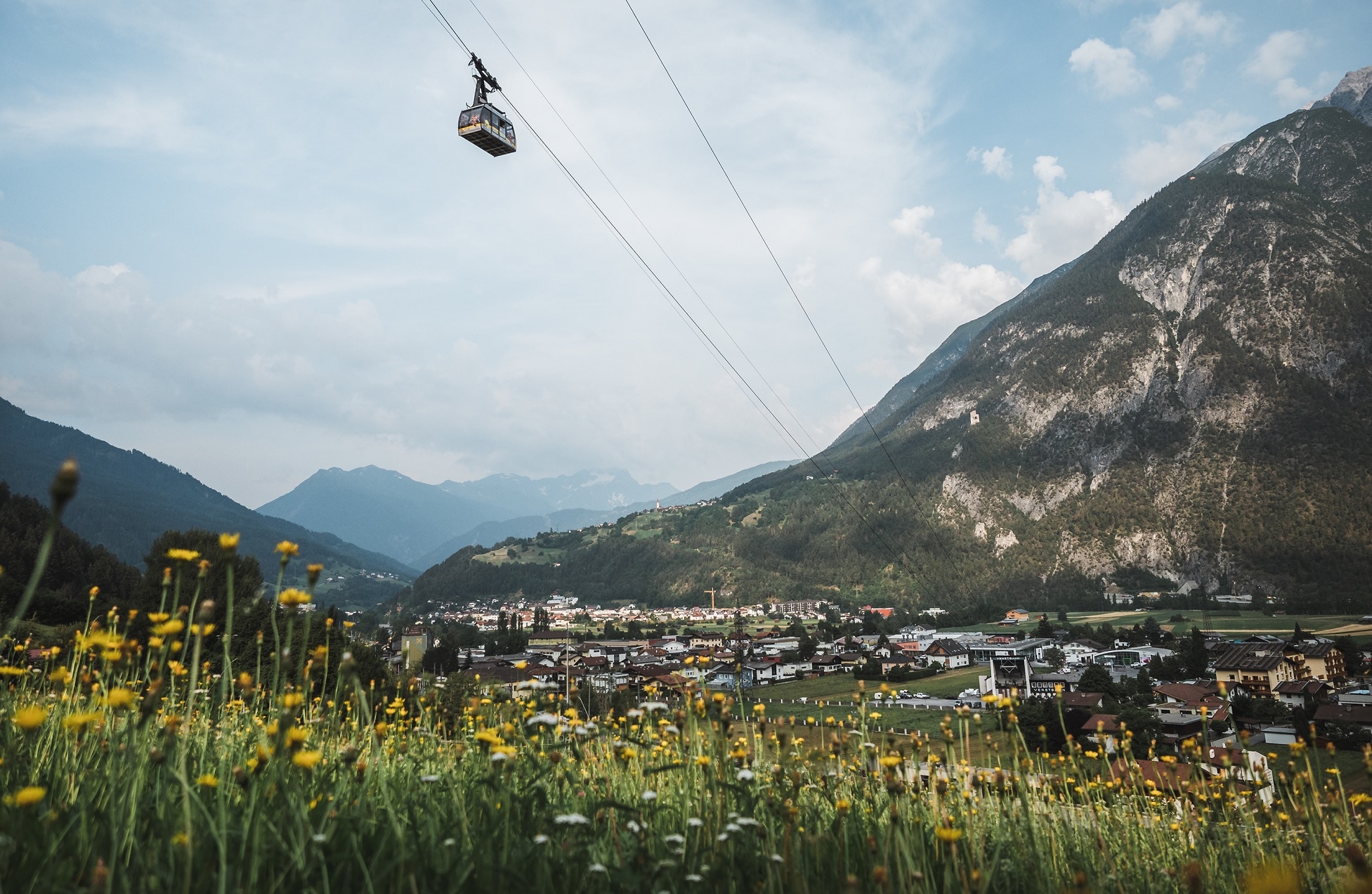 Die Seilbahn führt Sie auf den Hausberg Venet von Landeck in Tirol