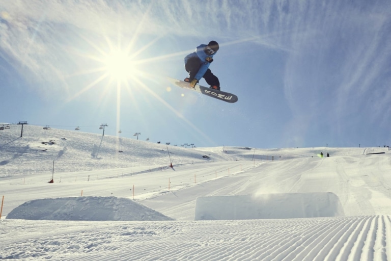 Snowboarder im Funpark in Serfaus-Fiss-Ladis